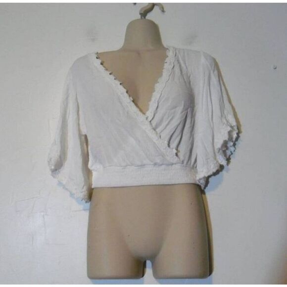 Lulu's Shirt Ladies Extra Small White Crop Top Bell Sleeve Deep VNeck - Picture 3 of 8